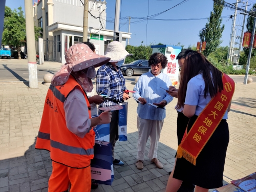 山(shān)西78保險宣傳日(rì)保險知識進農村 (5)