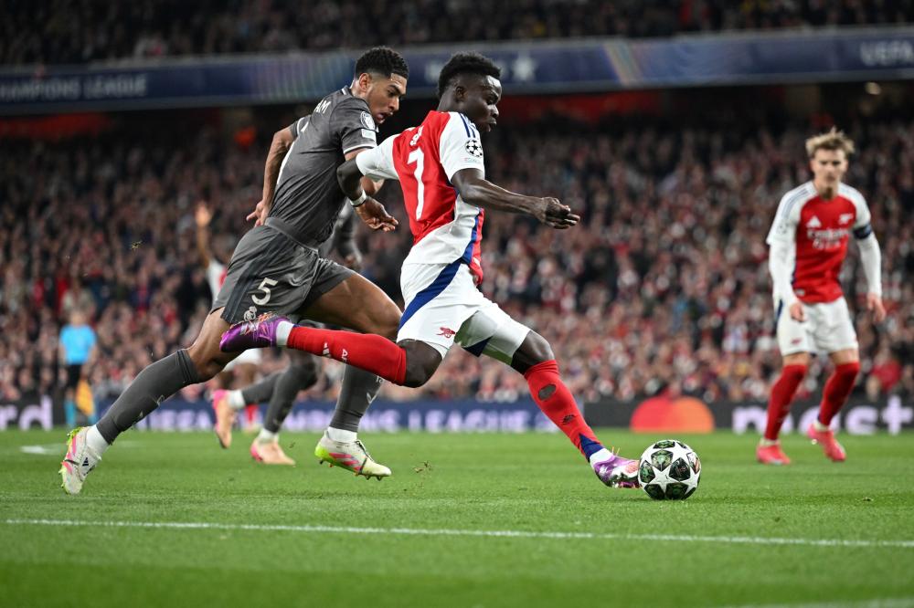 送别黄旭华院士 武汉市民带上了核潜艇模型.